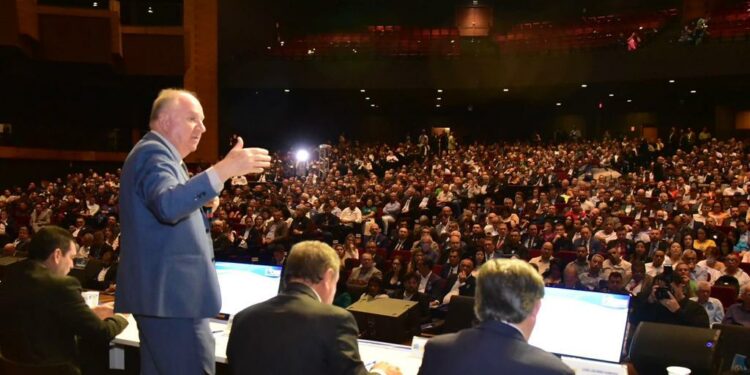 Crise financeira: Araxá participa de Mobilização Municipalista em Brasília; evento reuniu 3 mil prefeitos