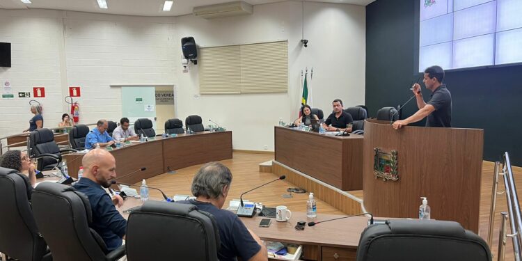 Secretário de Fazenda de Araxá presta esclarecimentos sobre questões orçamentárias e financeiras do Município