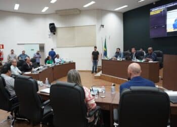 Vereadores de Araxá aprovam abertura de Comissão Processante contra o prefeito; veja quem votou contra e a favor