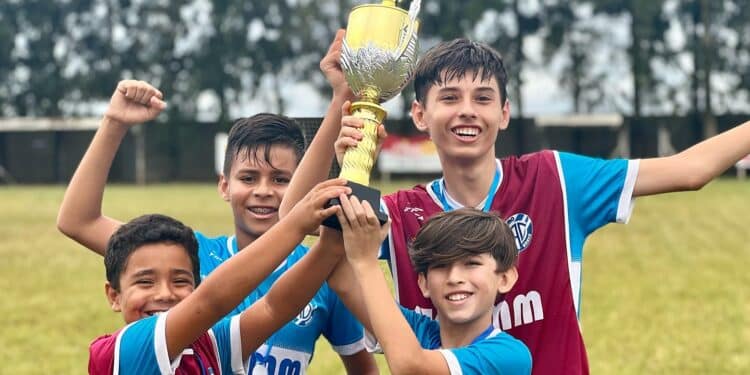 Mês das crianças: Alunos do Projeto Lobinho Transformando Vidas se divertem em programação especial