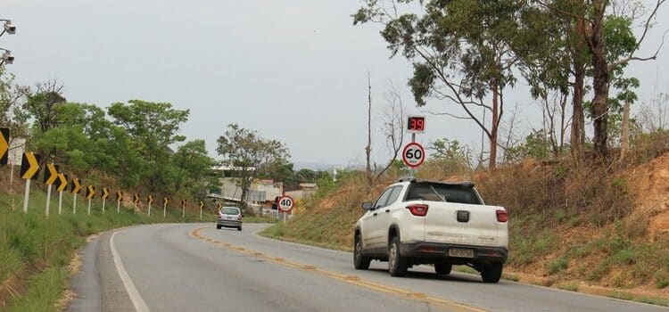 Trechos com radares registram queda de 77% no número de acidentes em rodovias estaduais, aponta DER-MG
