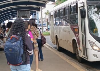 Mais de 6.000 estudantes já contam com passe livre no transporte público em Araxá