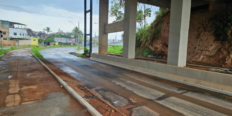 Passagem de veículos por baixo do viaduto José Domingos Filho está totalmente liberada