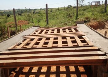 Secretaria de Agricultura e Pecuária realiza recuperação de mata-burros e manutenção nas estradas Euribíades e Fran