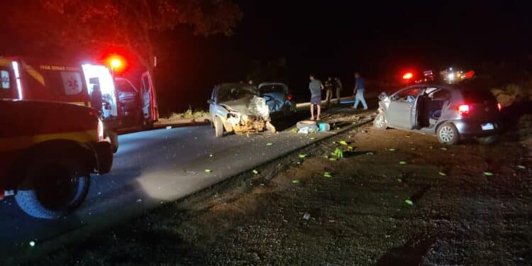 Acidente envolvendo três carros de passeio deixa feridos em Sacramento