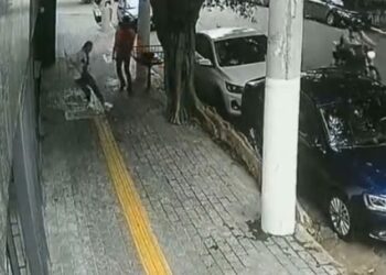 Homem que derrubou propositalmente idosa de 86 anos em São Paulo, causando fraturas e cortes, responderá em liberdade