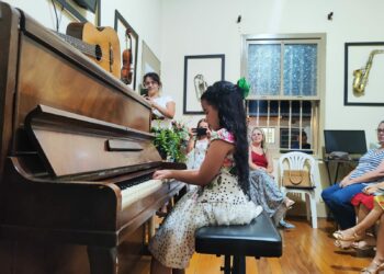 Escola Municipal de Música promove o projeto Espaço Aberto com alunos do curso de piano