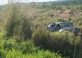 Quatro pessoas ficam feridas após veículo capotar na BR-354, em São Gotardo