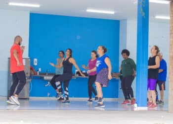 Ação Social promove aulas gratuitas de zumba na Praça da Família