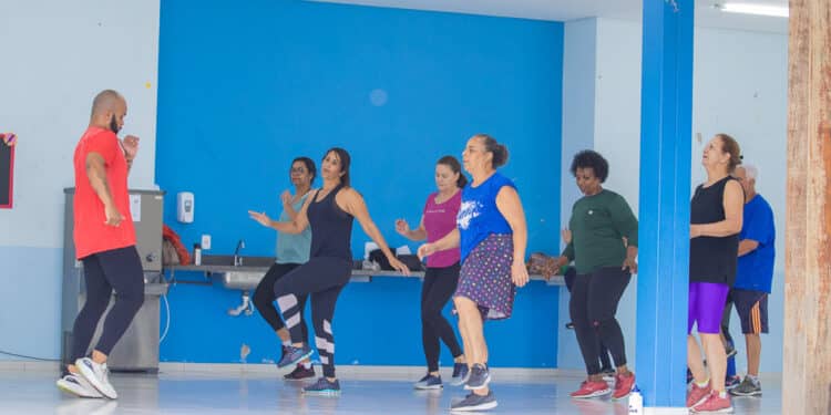 Ação Social promove aulas gratuitas de zumba na Praça da Família