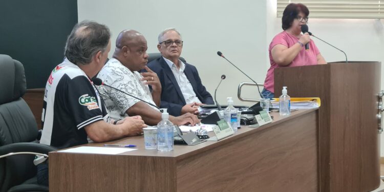 Situação financeira do Araxá Esporte é debatida em fórum comunitário na câmara