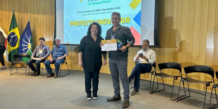 Araxá é destaque no Fórum de Cidades Digitais e Inteligentes pela implantação do Colab Cidadão