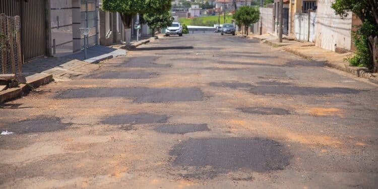 Prefeitura de Araxá informa que já atendeu mais de 170 pontos com o credenciamento da Operação Tapa-Buracos