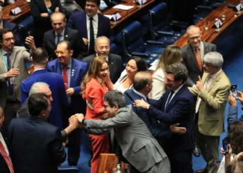 Cesta básica, combustível, serviços: o que muda com reforma tributária