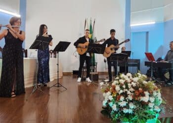 Escola Municipal de Música realiza a formatura dos alunos do Curso Técnico em Instrumento Musical