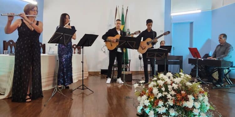 Escola Municipal de Música realiza a formatura dos alunos do Curso Técnico em Instrumento Musical