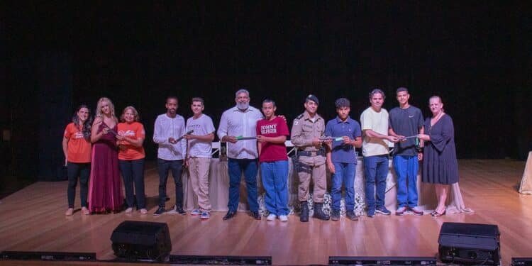 Atual gestão já formou 350 adolescentes que aprenderam práticas e valores da educação ambiental (Foto: Prefeitura de Araxá / Divulgação)