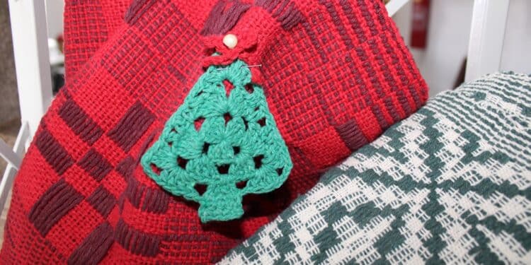Ateliê de Tecelagem realiza produção de peças de Natal