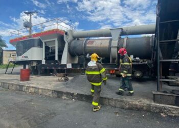 Maquinário de usina de asfalto pega fogo no Distrito Industrial de Araxá