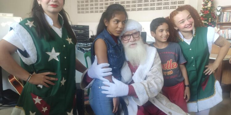 Apae Araxá promove confraternização em clima de Natal para quase 300 alunos