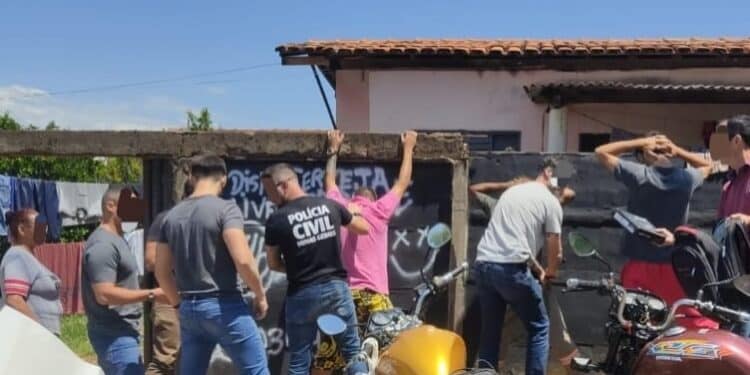 Polícia Civil prende em flagrante jovem suspeito de fornecer drogas à própria mãe