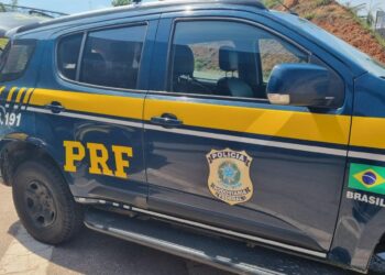 Após denúncia, casal é flagrado brigando dentro de carreta na BR-262 e ambos acabam presos