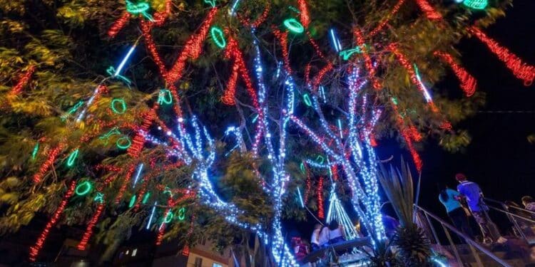 Cemig dá dicas evitar acidentes com a rede elétrica ao fazer a decoração natalina