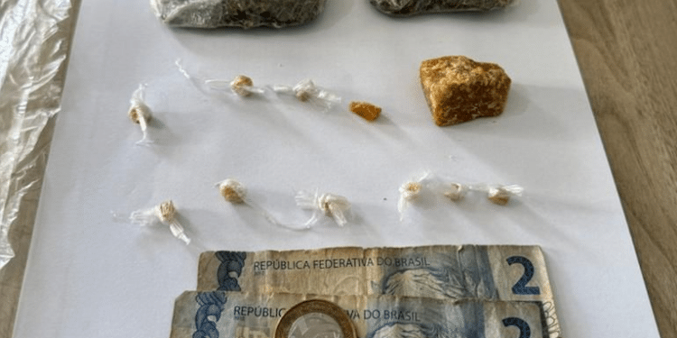 Jovem de 20 anos é preso com drogas durante patrulhamento no bairro São Domingos