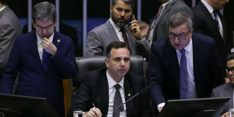 Congresso aprova Orçamento de 2024 com meta de déficit zero e salário mínimo de R$ 1.412