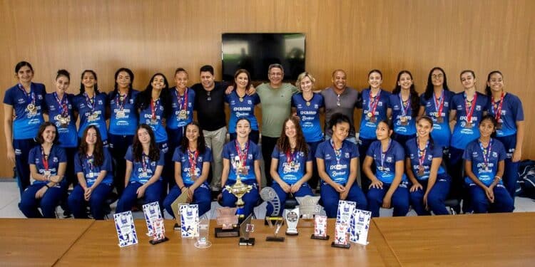 Prefeitura de Araxá recebe atletas do projeto Meninas de Ouro, que destacam conquistas em 2023