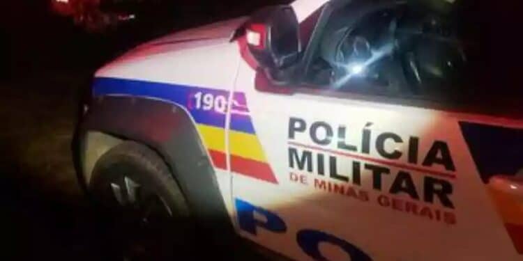 Jovens são presos com maconha e cocaína durante abordagem de veículo na avenida João Paulo II