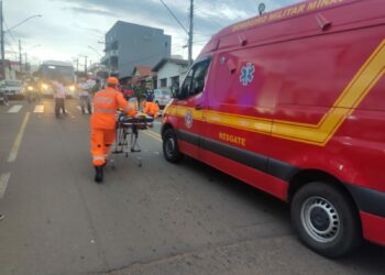 Avó e neta são atropeladas por motociclista inabilitado na Avenida Amazonas
