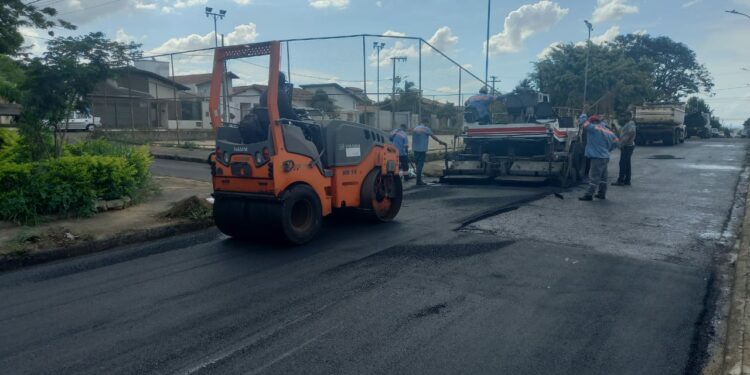 Recapeamento asfáltico: 110 ruas e avenidas já foram contempladas em Araxá, informa prefeitura