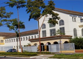 Colégio de Araxá se pronuncia sobre caso de colaborador investigado por portar diplomas falsos