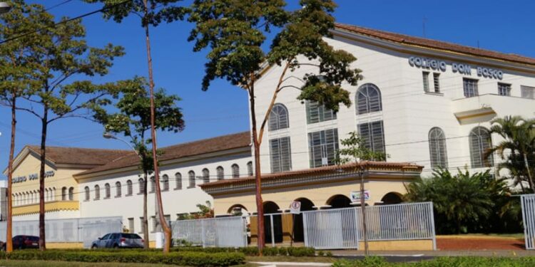 Colégio de Araxá se pronuncia sobre caso de colaborador investigado por portar diplomas falsos