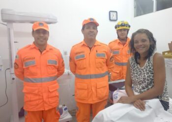 Mulher entra em trabalho de parto e bebê nasce dentro da viatura dos bombeiros em Araxá