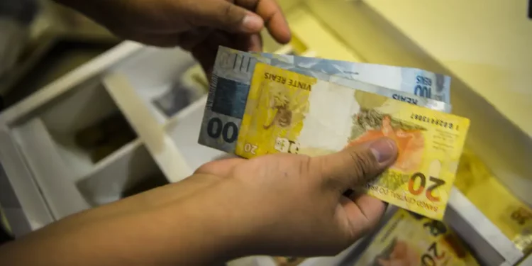 Lula afirma que isentará Imposto de Renda para quem ganha até dois salários mínimos