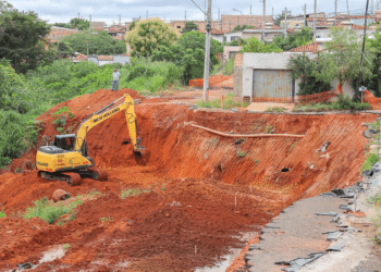 Prefeitura de Araxá inicia obras de recuperação de erosão no Bairro Pão de Açúcar 3