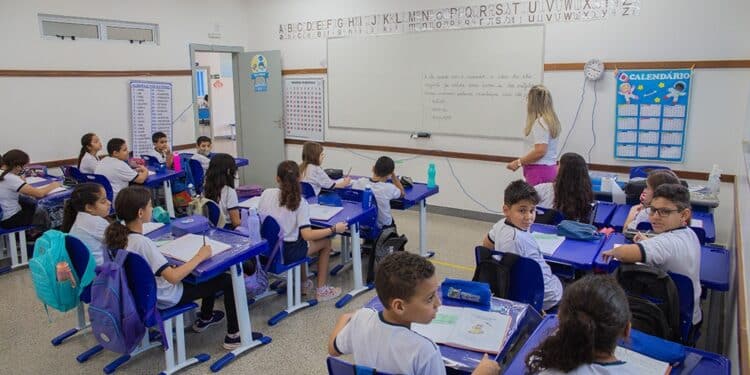 Araxá alcança índices de melhoria na educação e recebe recurso adicional do Fundeb