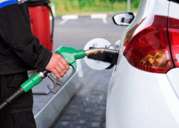 Preço do litro da gasolina comum varia entre R$ 5,44 e R$ 6,09 nos postos de Araxá