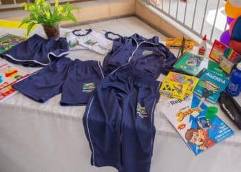 Prefeitura de Araxá distribuirá kits de material escolar e uniforme para alunos da Rede Municipal