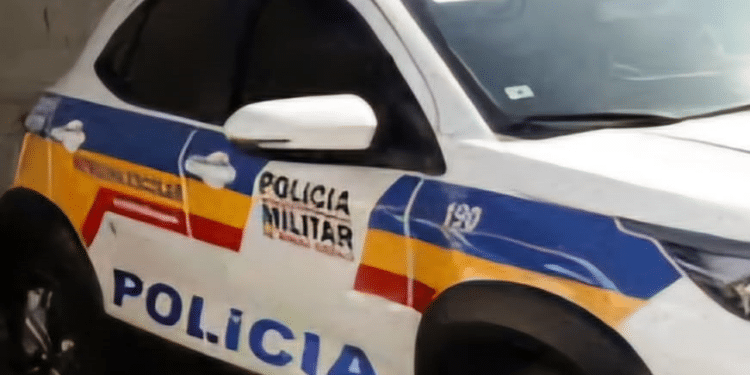 Homem agride companheira após cachorro comer notas de dinheiro do tráfico de drogas