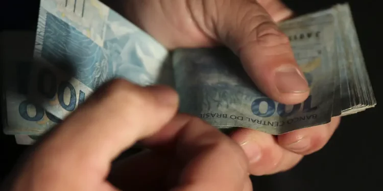 Mais ricos estão concentrando cada vez mais renda no Brasil, aponta pesquisa