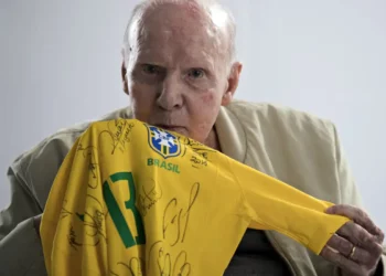 Lenda do futebol brasileiro, ex-jogador Zagallo morre aos 92 anos