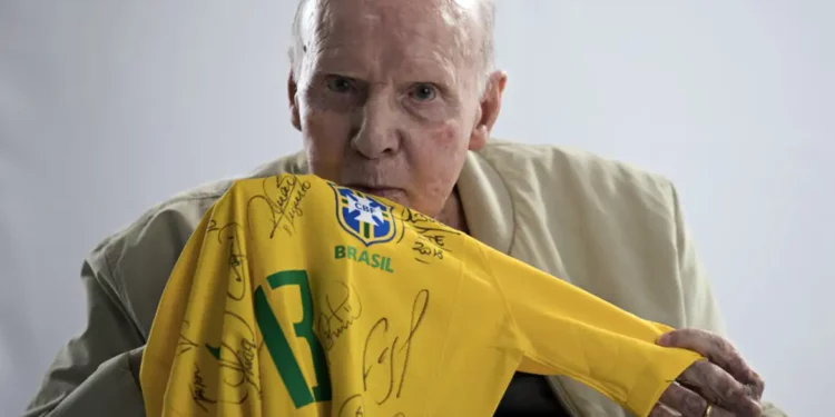 Lenda do futebol brasileiro, ex-jogador Zagallo morre aos 92 anos