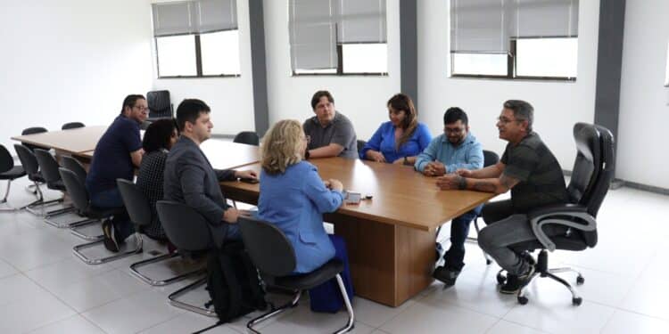 Prefeitura de Araxá recebe estudantes para tratar sobre o passe livre estudantil