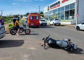 Motociclista de 26 anos fica ferida colisão com carro de passeio na avenida Dâmaso Drummond