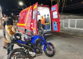 Acidente entre carro e moto deixa homem ferido na avenida Antônio Carlos