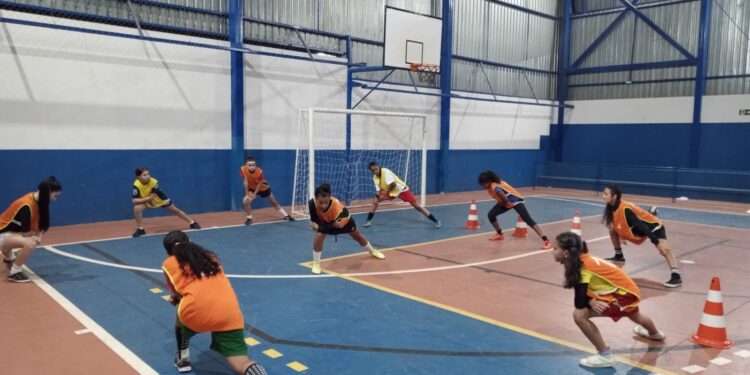 Secretaria de Esportes abre inscrições para turmas de futsal feminino em Araxá