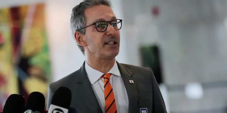 Zema defende no STF posição de não cobrar vacina em escolas de Minas